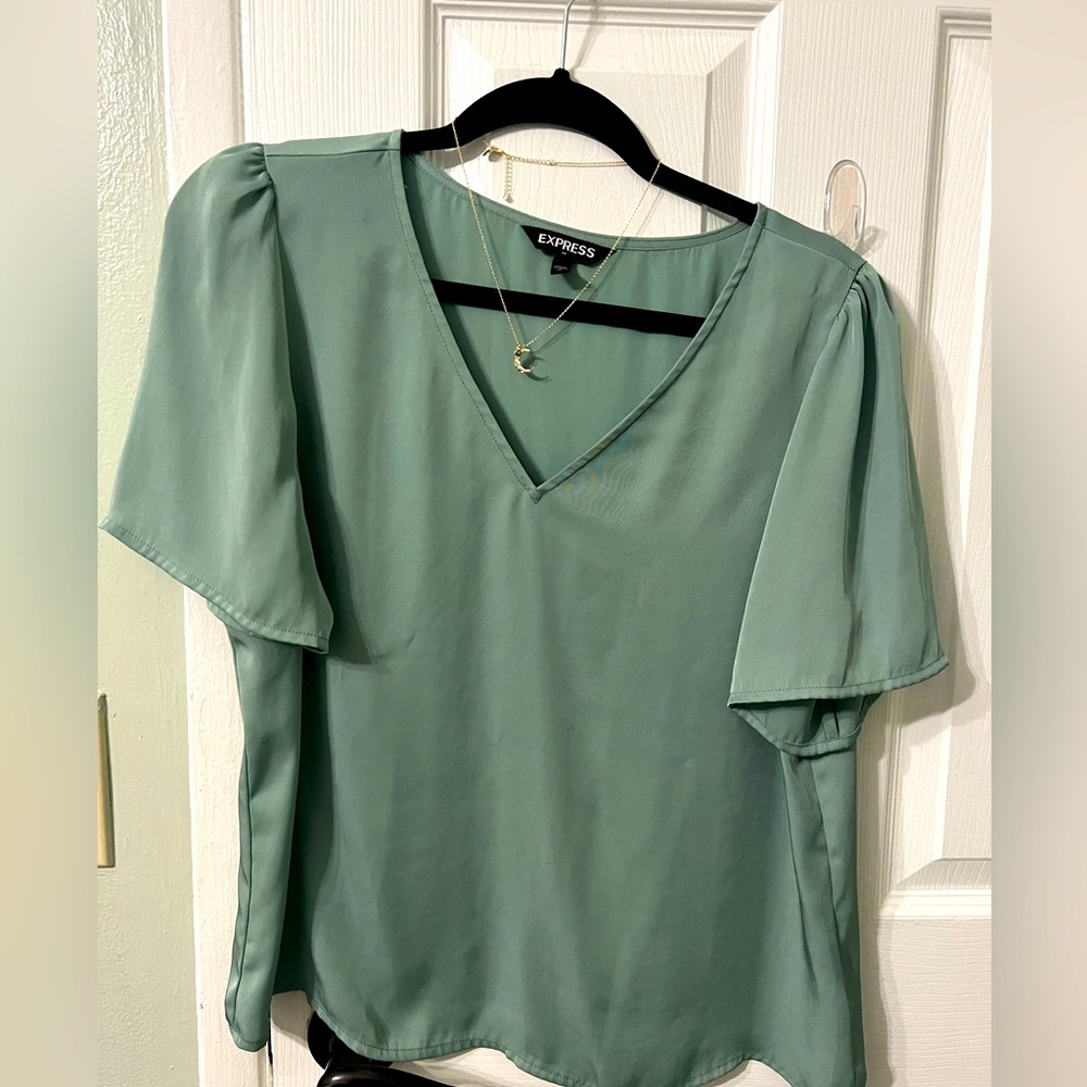 Flowy v neck blouse